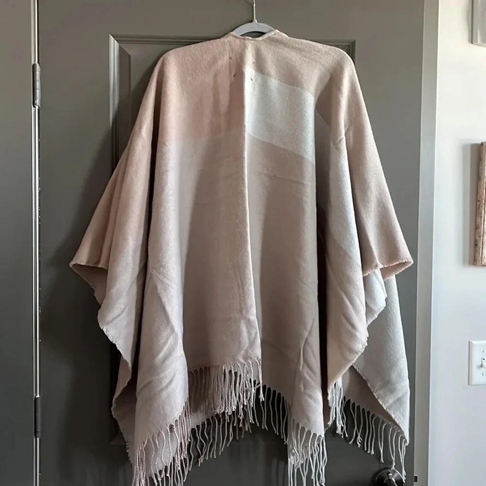 NWOT Dusty Pink Poncho - Picture 4 of 4